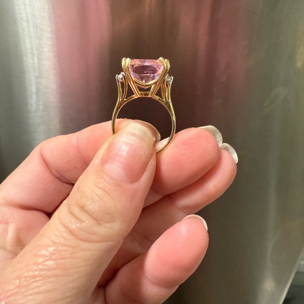 Elegant Pink Gemstone Ring - Picture 6 of 8